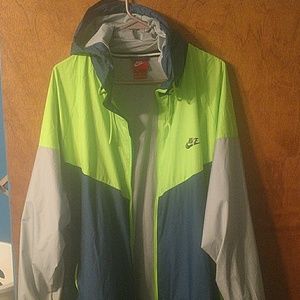 Nike Classic Windbreaker